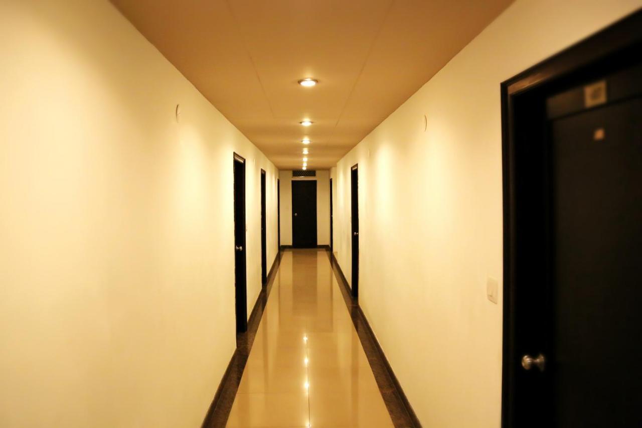 Narayans Leela Inn Udaipur Bagian luar foto