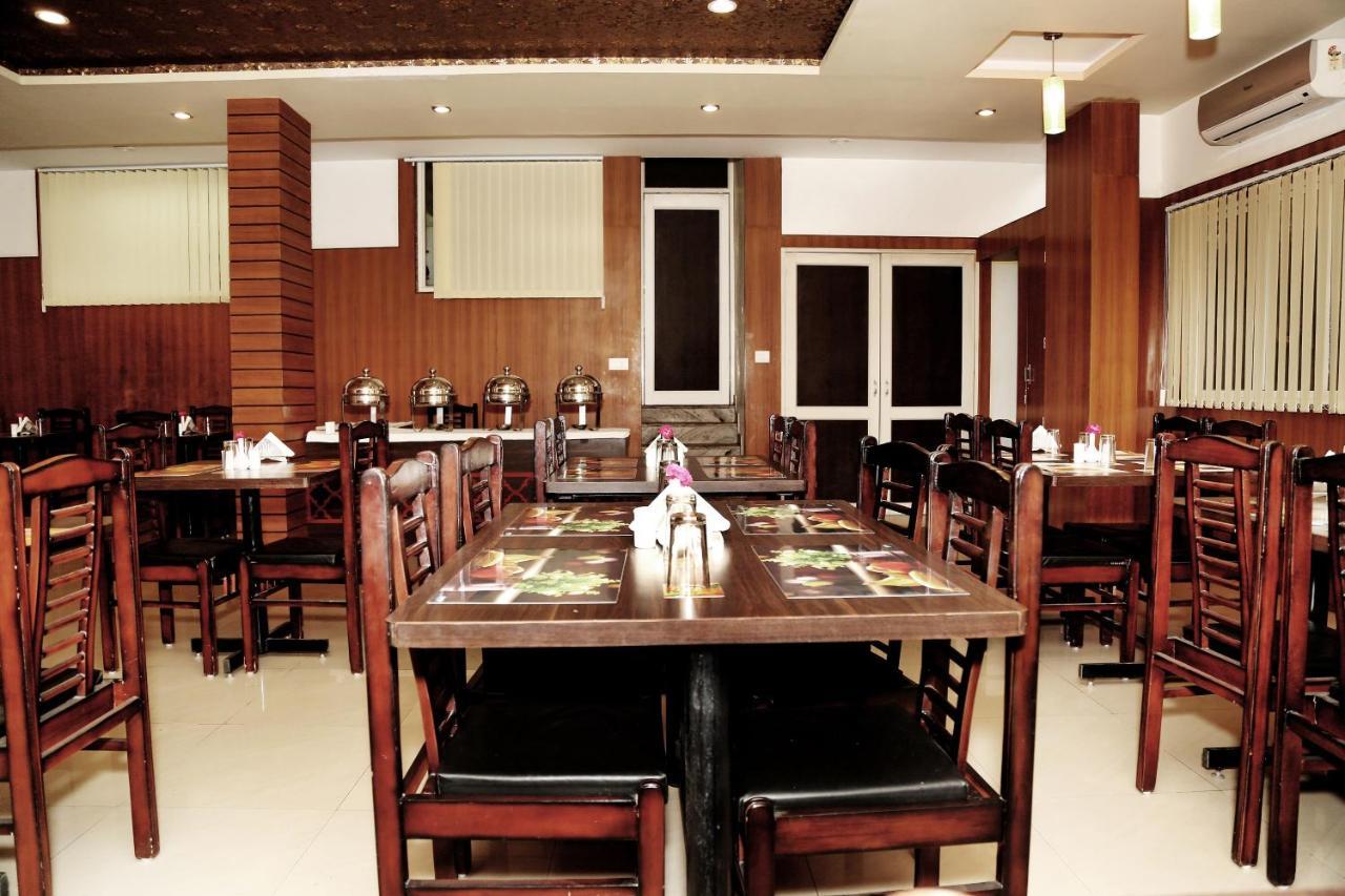 Narayans Leela Inn Udaipur Bagian luar foto