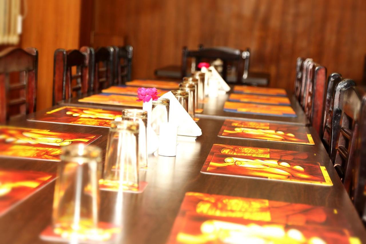 Narayans Leela Inn Udaipur Bagian luar foto