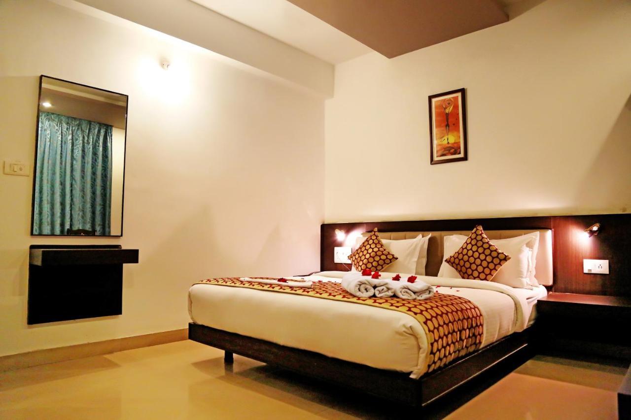 Narayans Leela Inn Udaipur Bagian luar foto