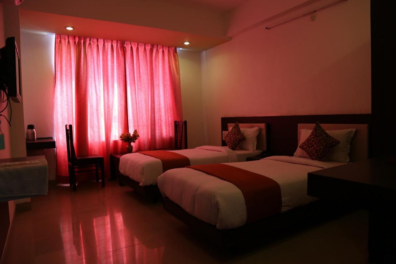 Narayans Leela Inn Udaipur Bagian luar foto