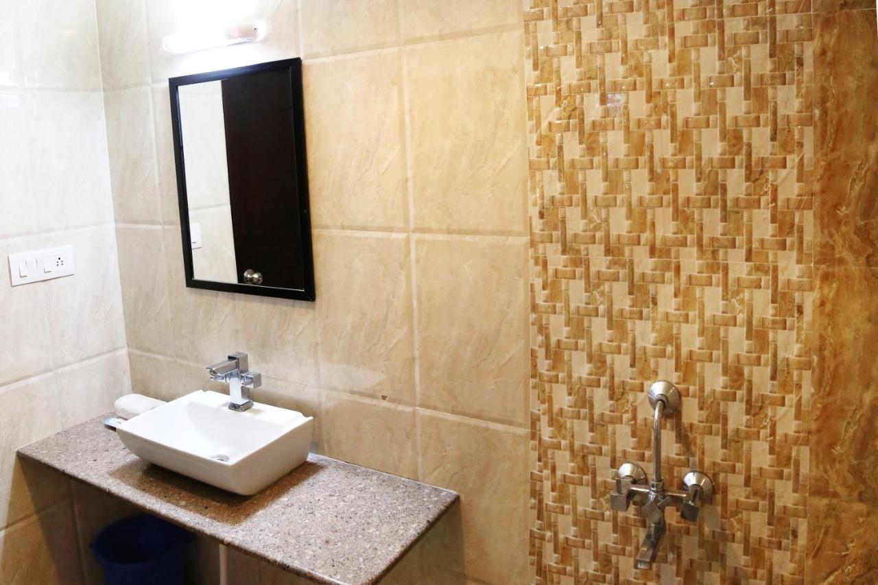 Narayans Leela Inn Udaipur Bagian luar foto