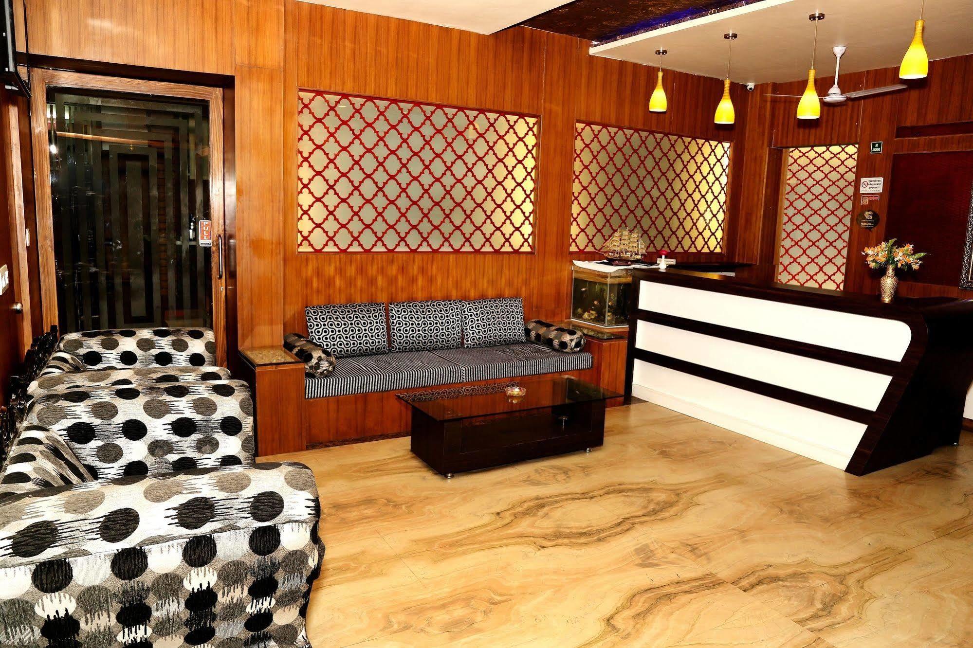 Narayans Leela Inn Udaipur Bagian luar foto