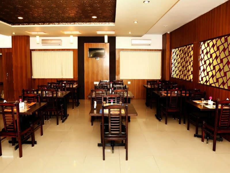 Narayans Leela Inn Udaipur Bagian luar foto